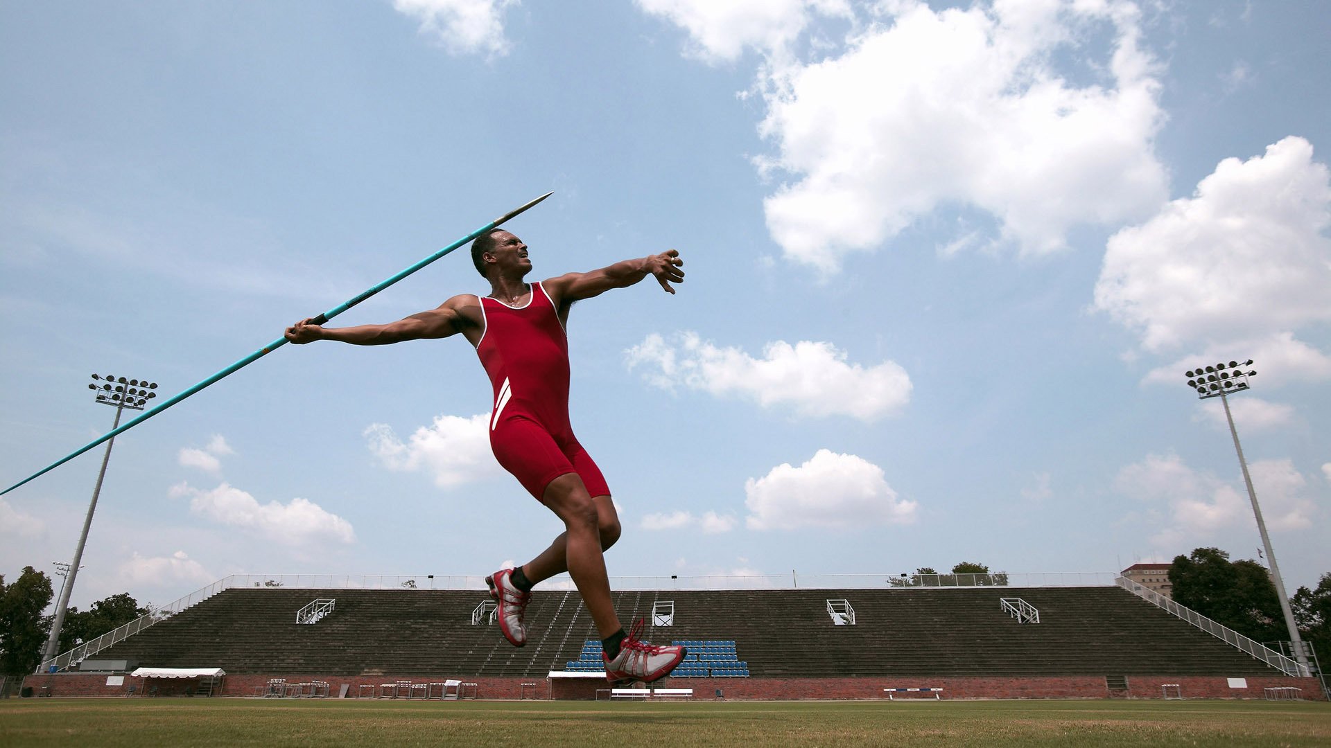 巴西骑手丽莎·卡瓦略在巴黎奥运会盛装舞步比赛中获得第十名，展现出色表现。